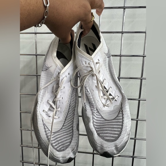 Nike ZoomX Vaporfly Next% 2 White Metallic Silver CU4111-100 Mens size 11 - Picture 8 of 10